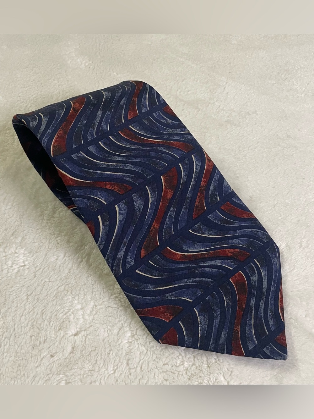 BRIAR 100% Silk Blue and Maroon Wave Pattern Tie